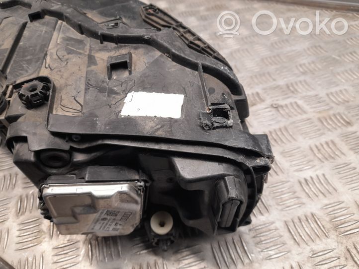 Audi Q7 4M Lampa przednia 4M0941034B