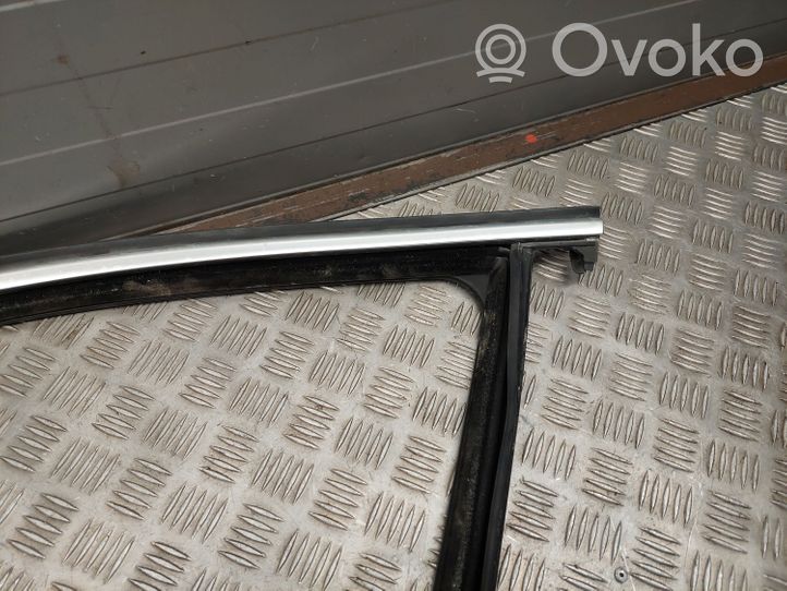 Mercedes-Benz GL X166 Joint d'étanchéité de vitre avant A1667250925