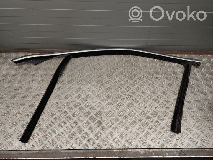 Mercedes-Benz GL X166 Etuoven ikkunalasin kumitiiviste A1667250925