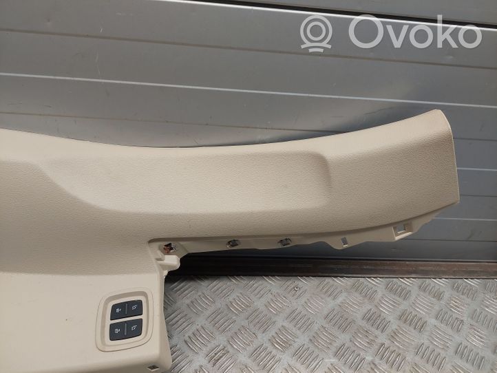 Audi Q7 4M Rivestimento inferiore laterale del sedile posteriore 4M0867768F