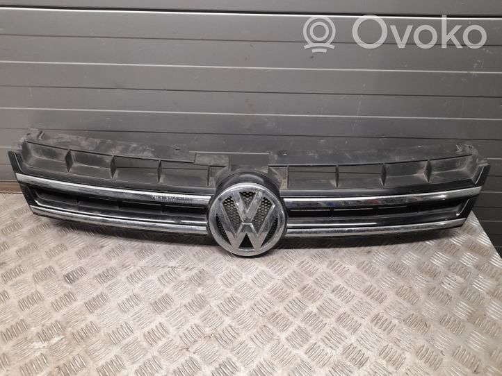 Volkswagen Touareg II Etupuskurin ylempi jäähdytinsäleikkö 7P6853651A