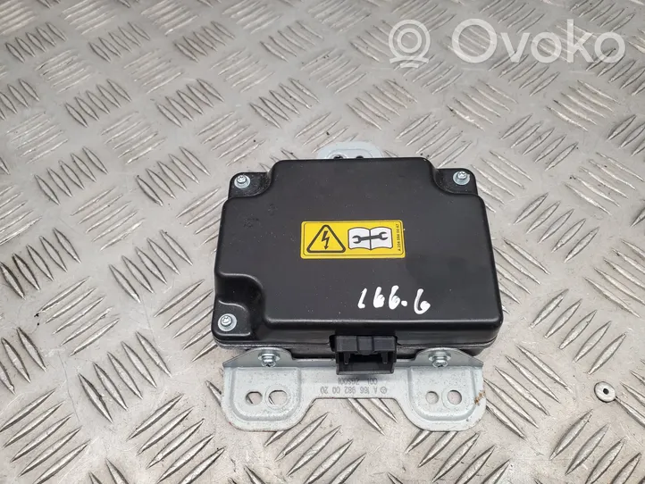 Mercedes-Benz GL X166 Convertisseur / inversion de tension inverseur A1669820020