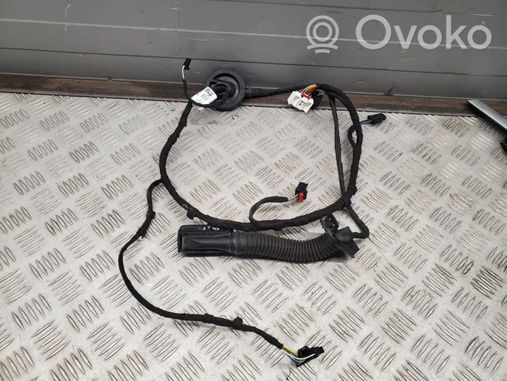 Audi Q3 F3 Takaoven johtosarja 83A971687C