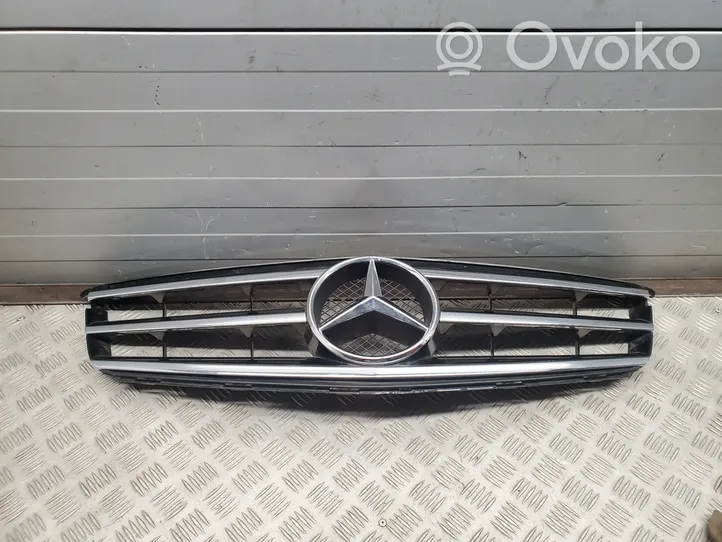 Mercedes-Benz C W204 Grotelės priekinės A2048801923