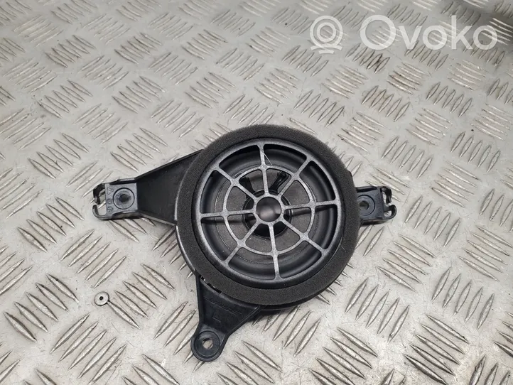 Audi Q7 4M Garsiakalbis (-iai) galinėje palangėje 4M0035398D