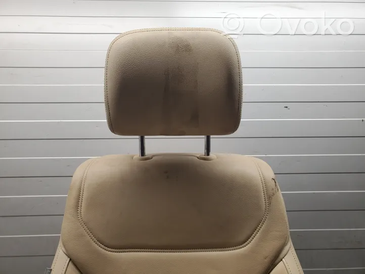 Volkswagen Touareg II Asiento delantero del pasajero 7P6959339