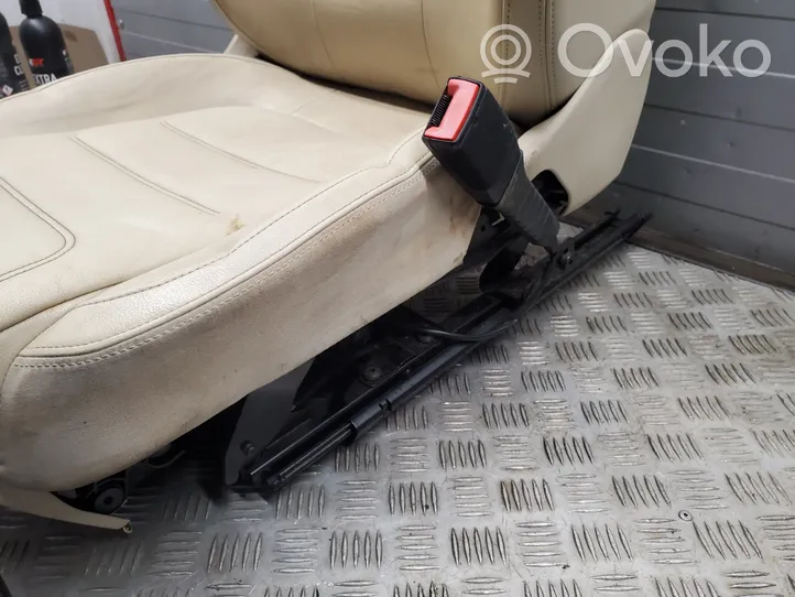 Volkswagen Touareg II Asiento delantero del pasajero 7P6959339