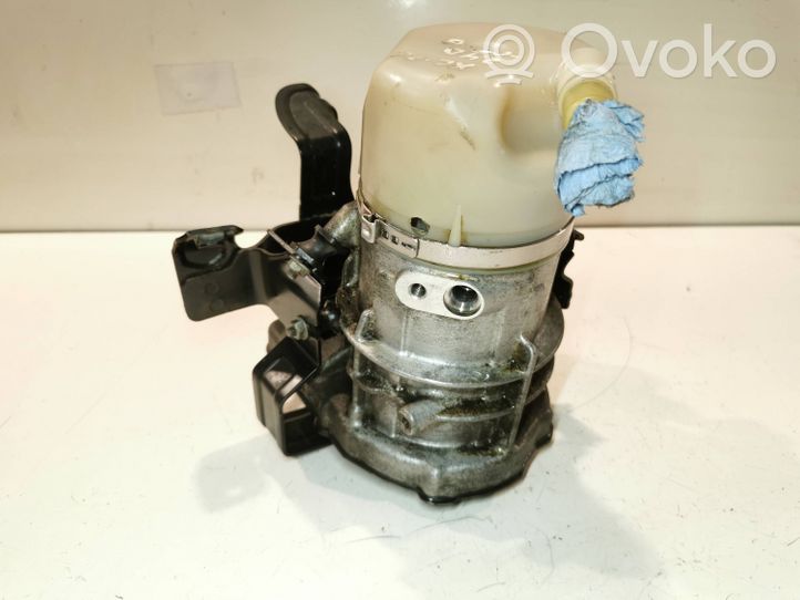 Volvo V70 Ohjaustehostimen pumppu C6S4B