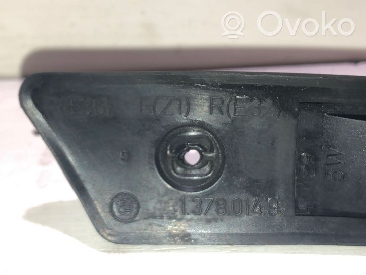 BMW 5 E34 Front fender indicator light 13780149