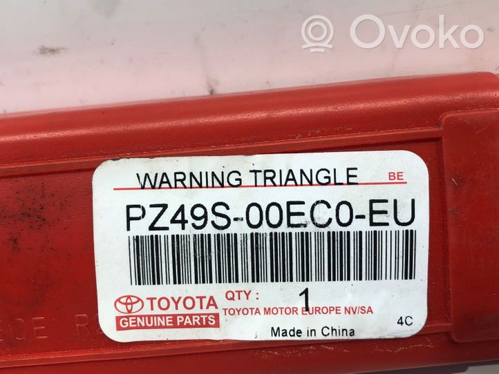Toyota Avensis T270 Trójkąt ostrzegawczy PZ49S00EC0EU