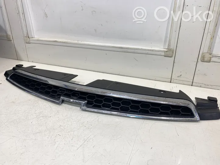 Chevrolet Cruze Front bumper upper radiator grill 96832951