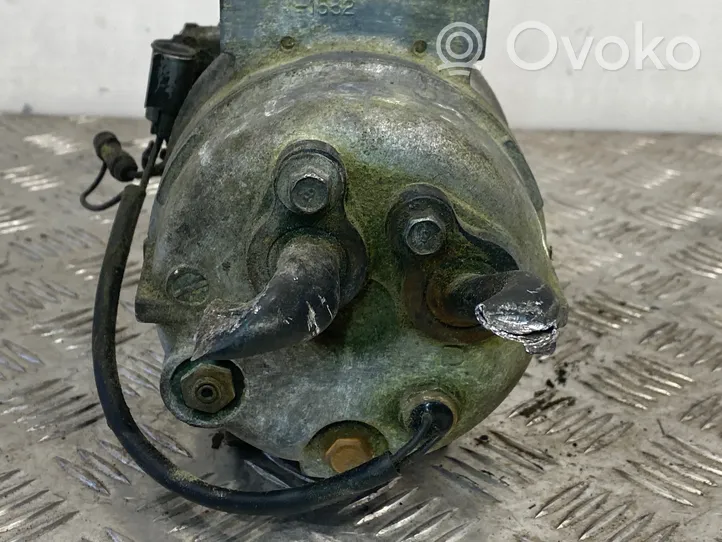 Volvo V70 Ilmastointilaitteen kompressorin pumppu (A/C) 860889
