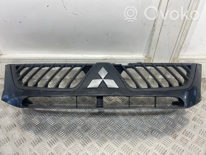 Mitsubishi L200 Grille calandre supérieure de pare-chocs avant P4686