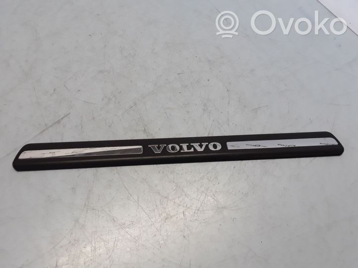 Volvo V60 Copertura del rivestimento del sottoporta anteriore 