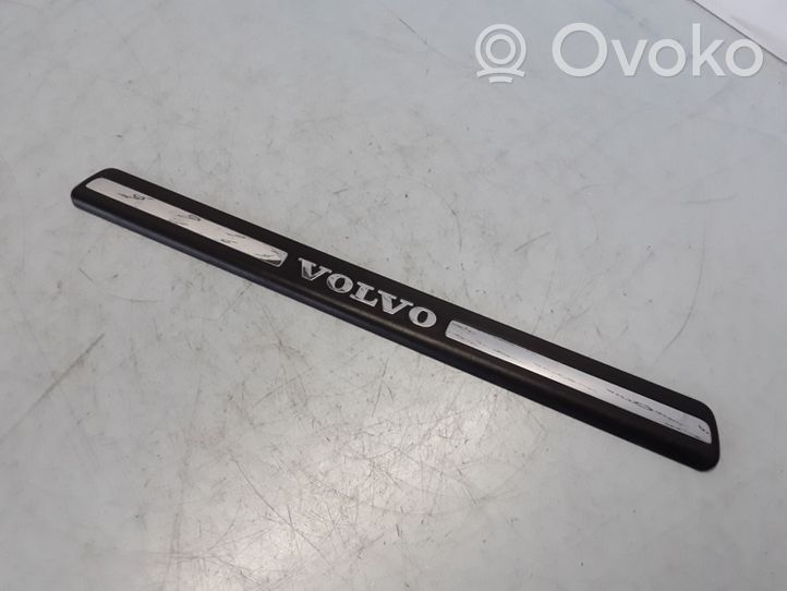 Volvo V60 Copertura del rivestimento del sottoporta anteriore 