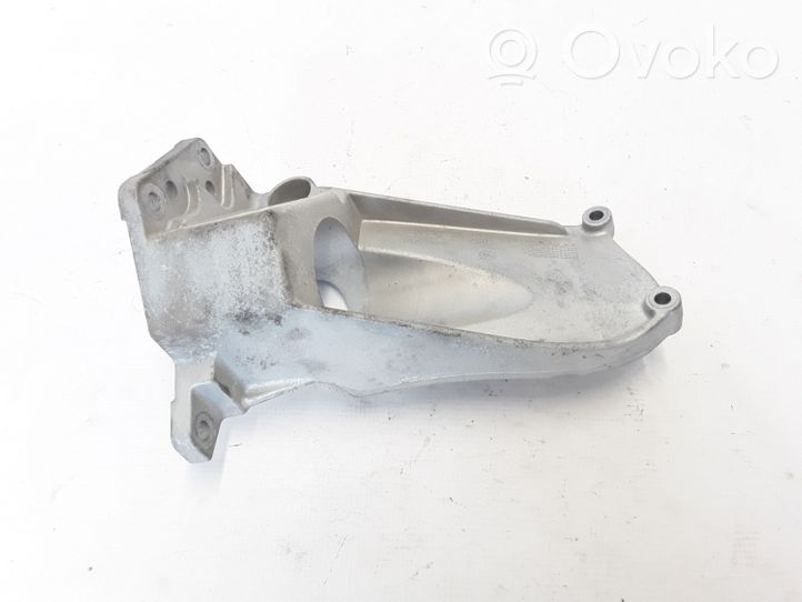 Volvo XC60 Staffa/supporto di montaggio della marmitta 