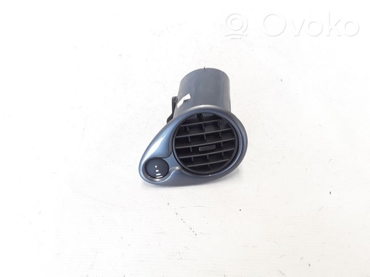 Renault Clio III Garniture, panneau de grille d'aération latérale 7701061211