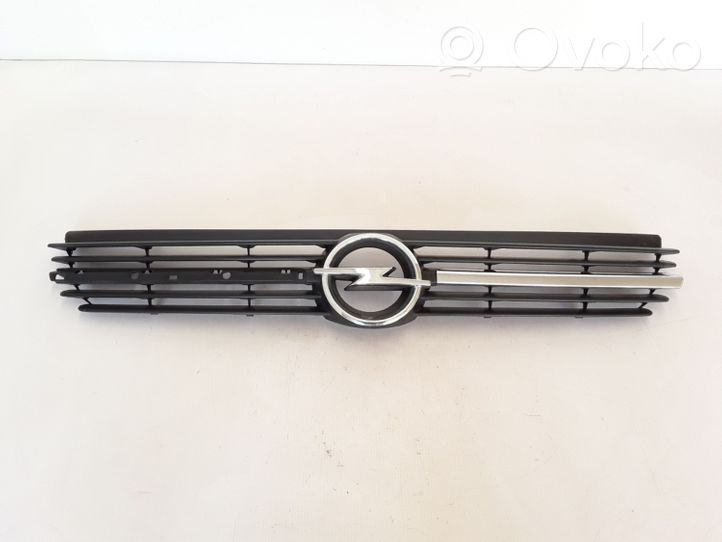 Opel Vivaro Front grill 8200044874