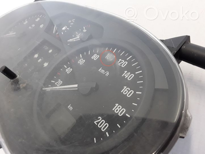 Opel Vivaro Compteur de vitesse tableau de bord 8200279068