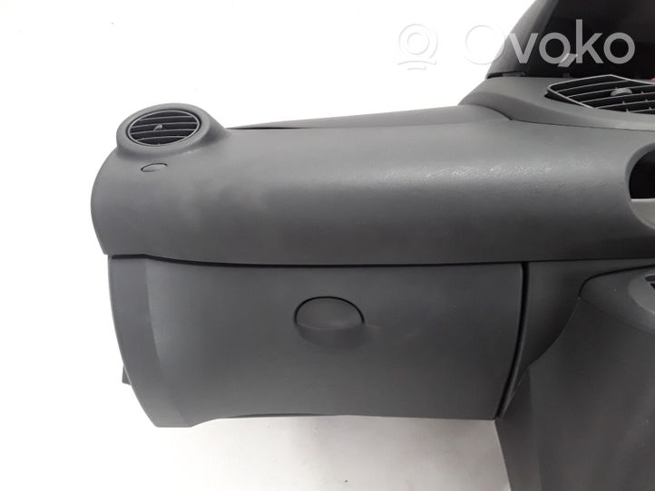 Renault Twingo II Dashboard 8200889296