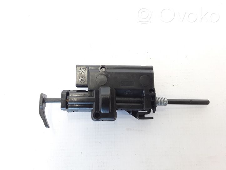 Renault Megane IV Verrouillage du bouchon du réservoir de carburant 8200305732