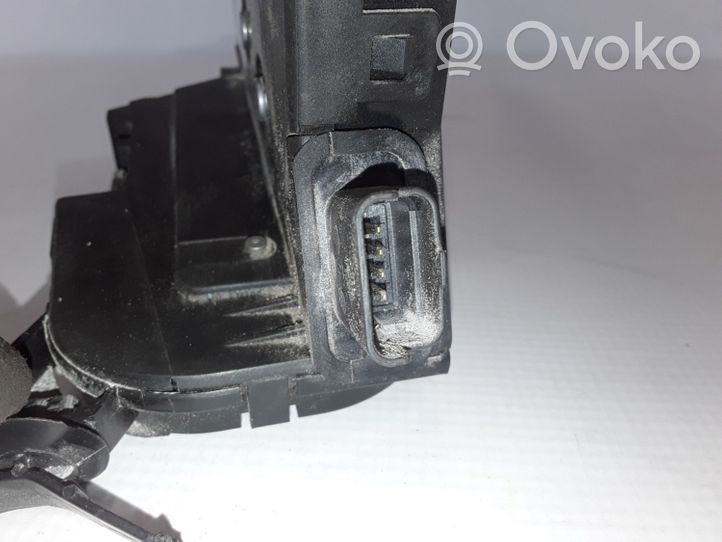 Renault Clio IV Zamek drzwi przednich 805004945R