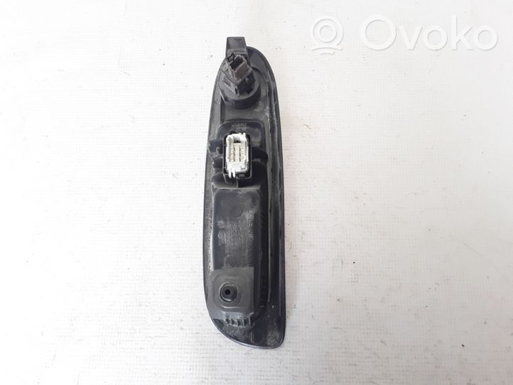 Renault Clio II Przyciski szyb 8200084005