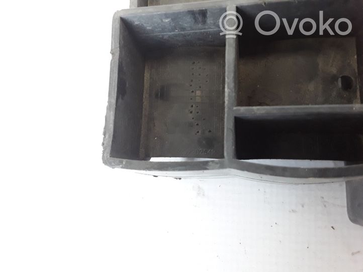 Renault Clio IV Soporte del parachoques delantero 620920254R