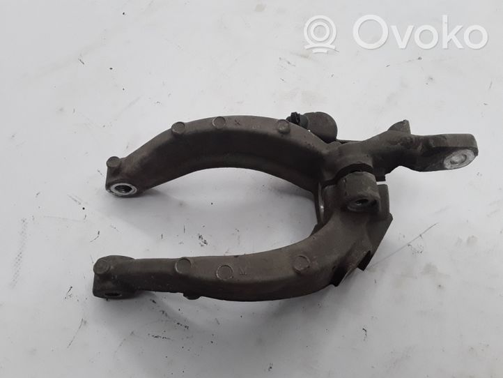 Volvo S90, V90 Alemman iskunvaimentimen kiinnike 31658168