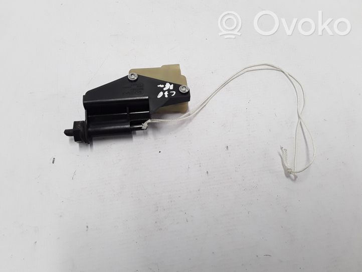 Volvo C70 Fuel tank cap lock 8611387