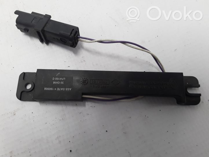 Renault Clio III Aerial antenna amplifier 8200125092