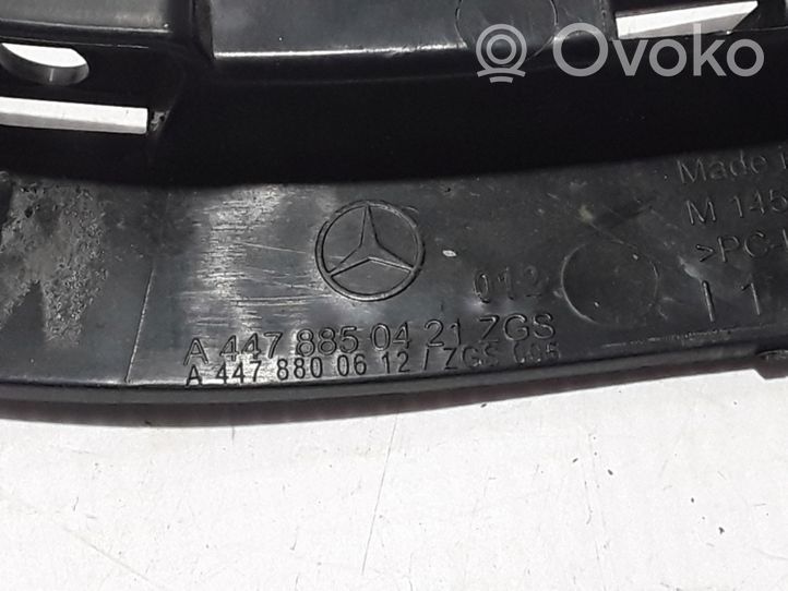 Mercedes-Benz Vito Viano W447 Supporto di montaggio del parafango 4478850421