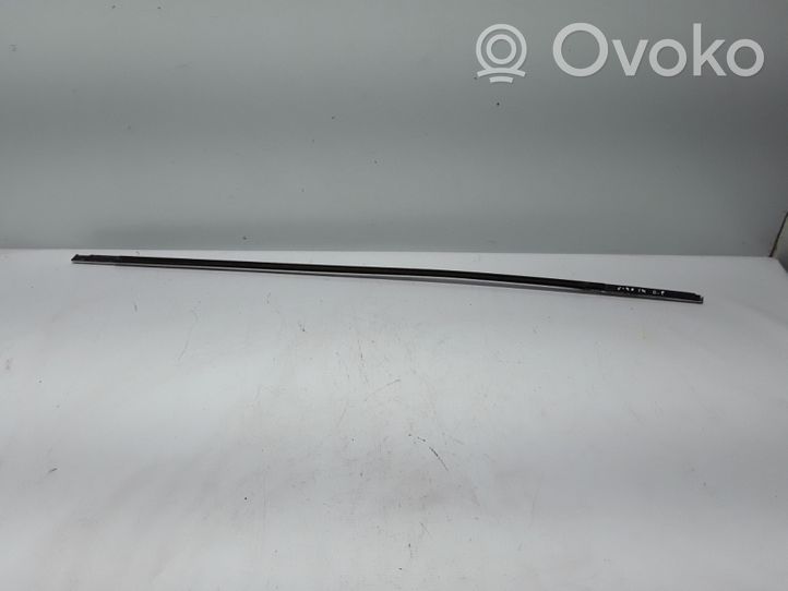 Volvo V40 Moulures des vitres de la porte avant 31278546