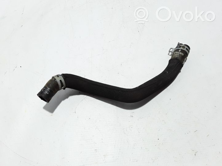 Volvo V40 Tubo flessibile del liquido di raffreddamento del motore 31338603