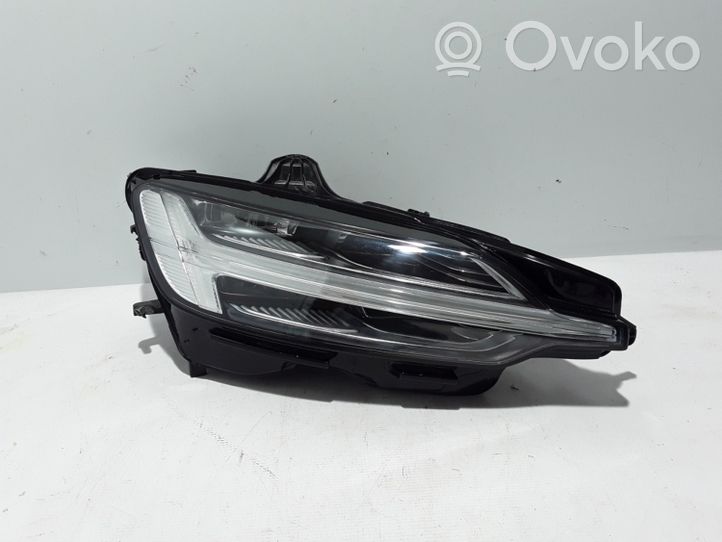 Volvo V60 Lampa przednia 31656894