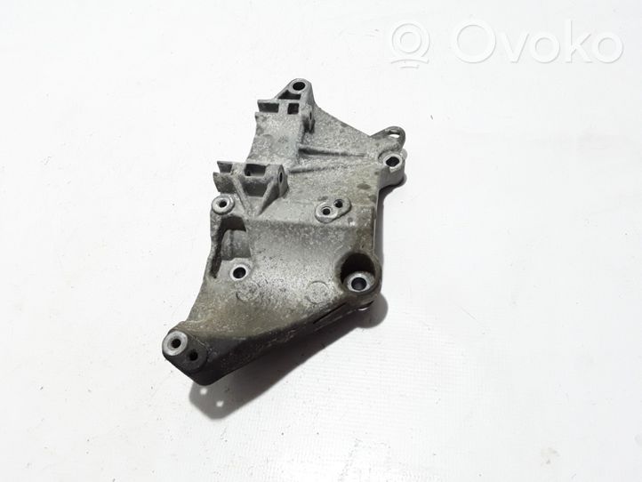 Renault Megane III Support de générateur / alternateur 8200100148