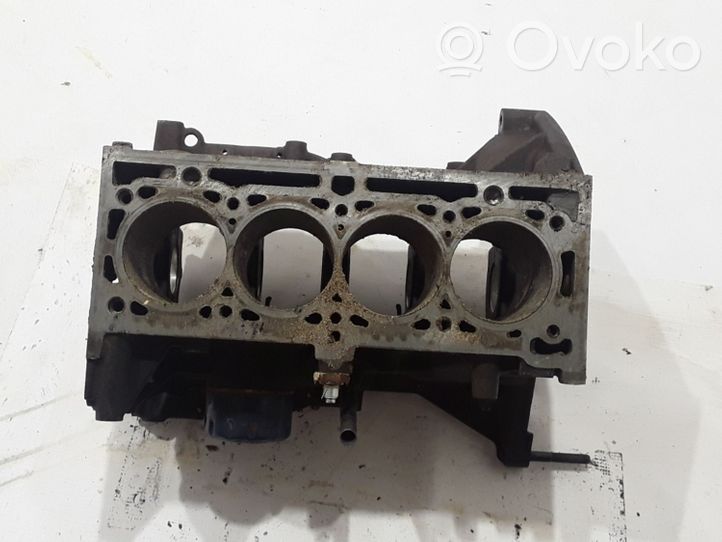 Renault Clio III Bloc moteur 7701475794