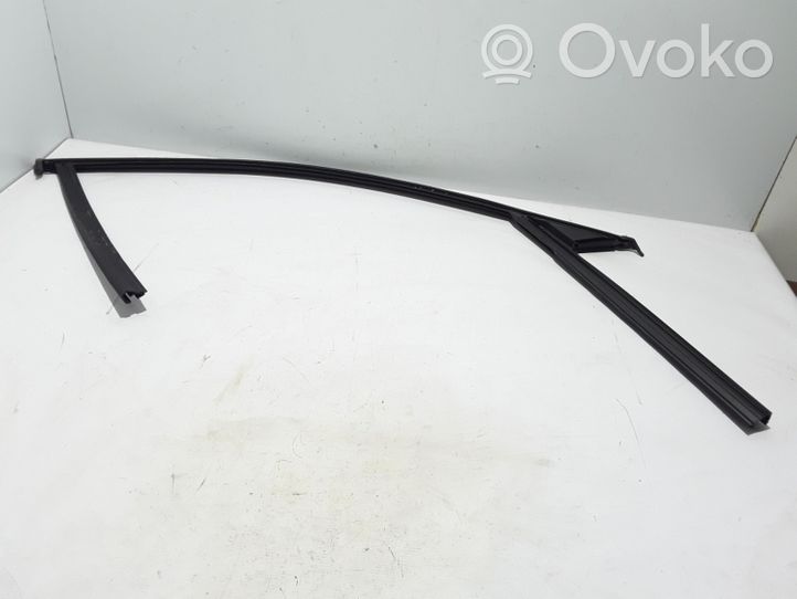 Volvo XC40 Front door rubber seal 32237971