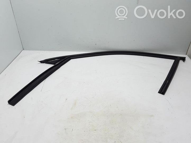 Volvo XC40 Front door rubber seal 32237971