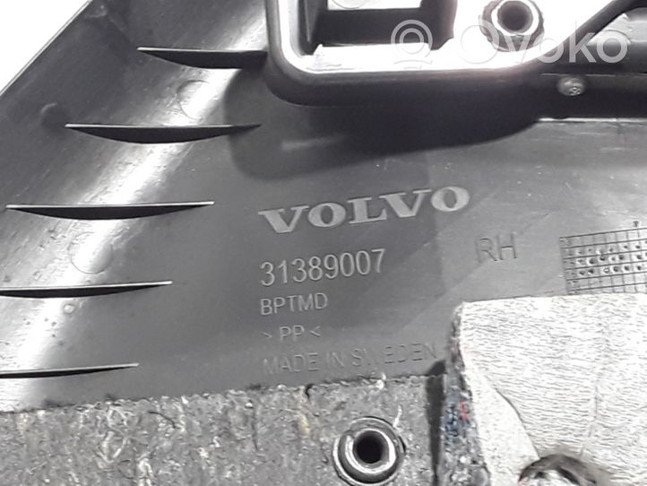 Volvo XC90 Boczek / Tapicerka / bagażnika 31339007