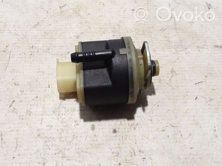 BMW 5 F10 F11 Polttoaineen ruiskutuksen suurpainepumppu 8517902