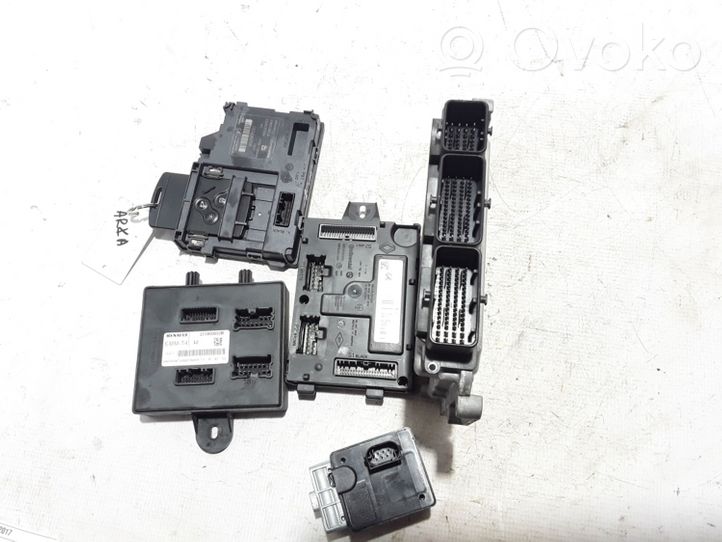 Renault Captur Komputer / Sterownik ECU i komplet kluczy 