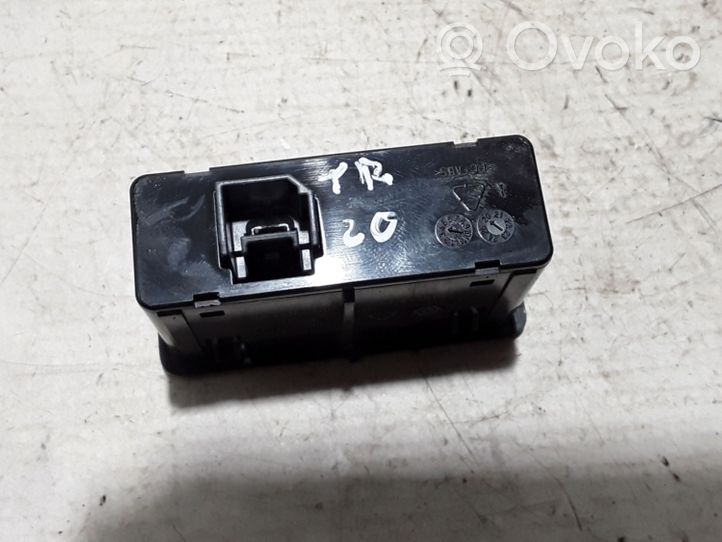 Renault Trafic III (X82) USB socket connector 280236188R