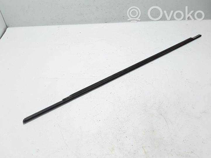 Volvo V40 Moulures des vitres de la porte avant 31278522