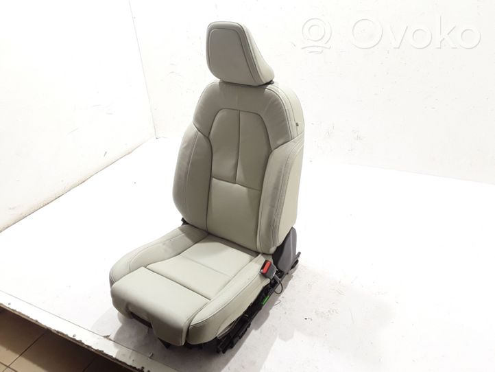 Volvo XC40 Sedile anteriore del passeggero 