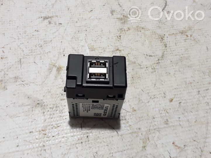 Volvo S90, V90 USB-pistokeliitin 31415549