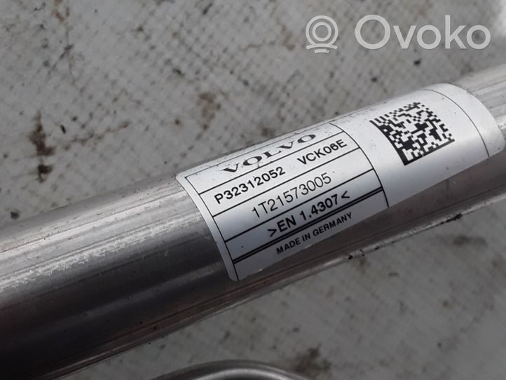 Volvo S60 Tubo e bocchettone per riempimento serbatoio del carburante 32312052