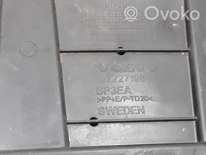 Volvo S60 Moottorin alustan välipohjan roiskesuoja 32227198