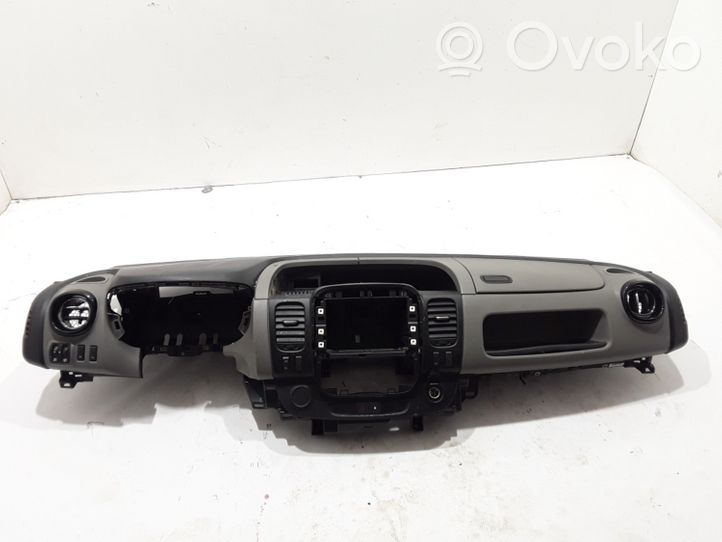 Renault Trafic III (X82) Kojelauta 681004777R