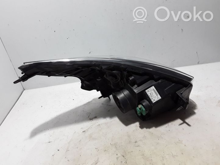 Opel Vivaro Lampa przednia 260606315R